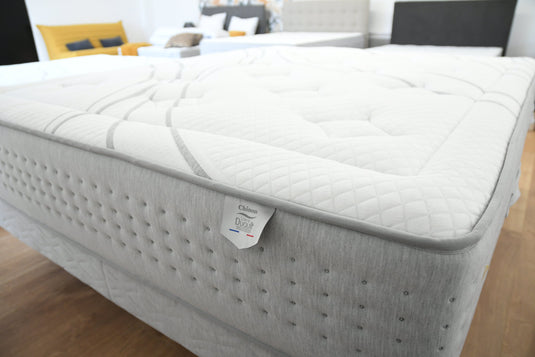 Quelle différence entre un matelas mousse et un matelas à ressorts ensachés ?